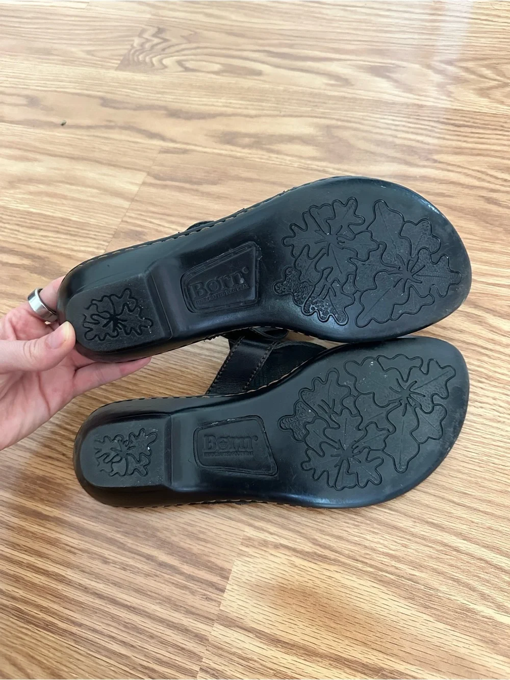 Born Black Leather Buckle Thong Sandal size 8